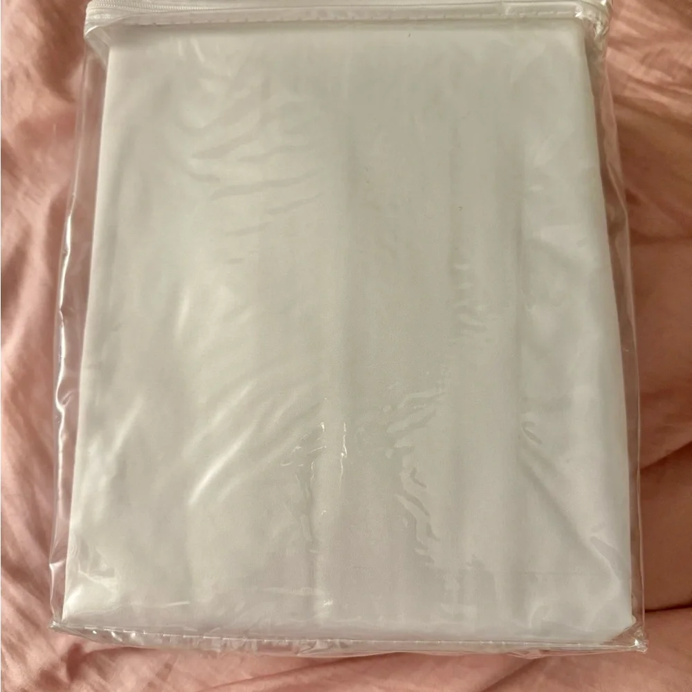 Essentials Mattress protector Full Brand New